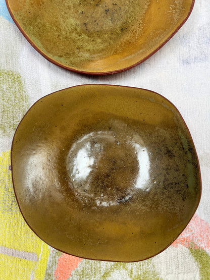 duo of shallow plates for coffee with milk