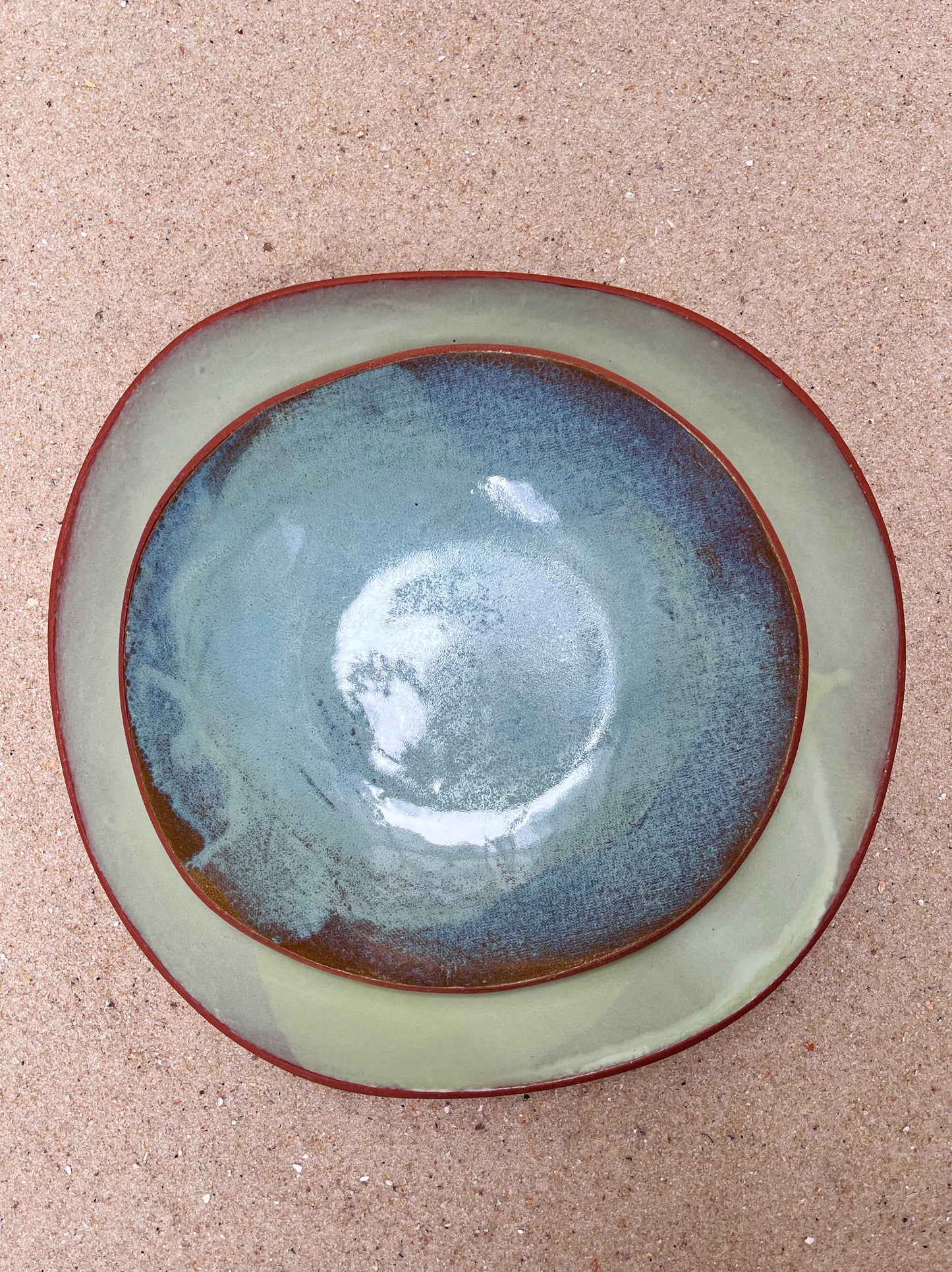 Horizon duo of shallow plates
