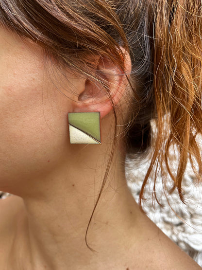 silver earring, yay, here she comes!