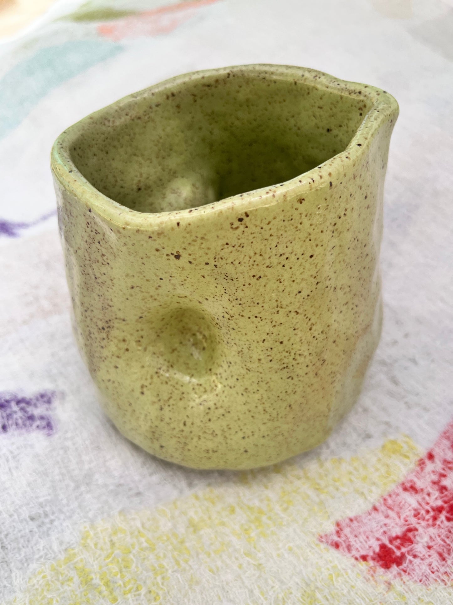 conjunto de bule e xícaras avocado