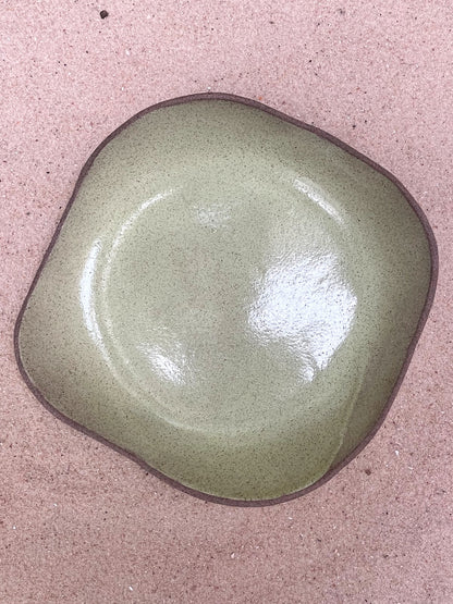 prato de servir avocado com chia