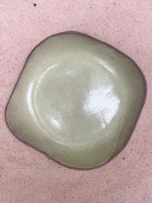 prato de servir avocado com chia