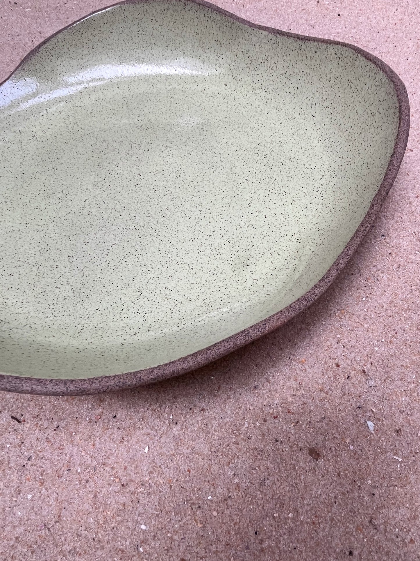 prato de servir avocado com chia