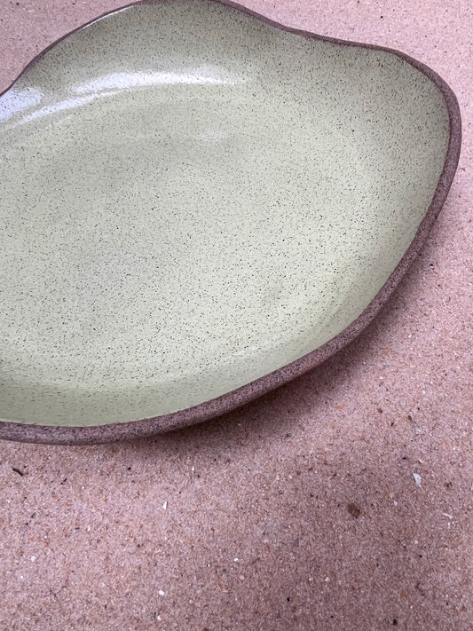 prato de servir avocado com chia